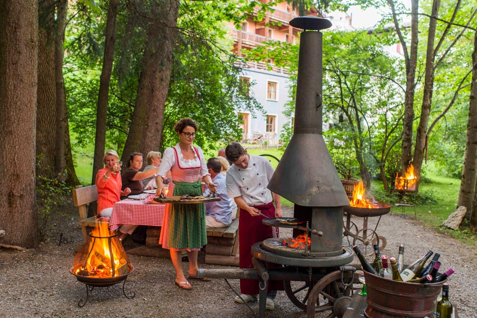 Montafoner Hof Grillen im Auwald