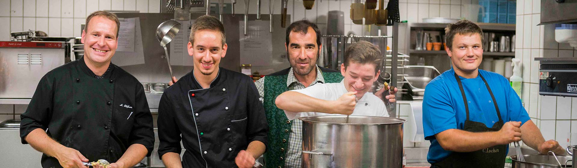 Heimatliebe einem Flirt mit dem Sden nie abgeneigt. Zu den sonnigen Dienstort: Kreuzgasse 9, 6774 Tschagguns, sterreich. Anstellung: Vollzeit/ Gardemanger bei Tschohl Hotel Montafonerhof in Tschagguns