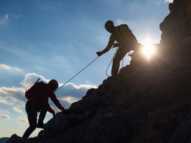 Wanderhotel im Montafon - 2 Menschen beim Klettern